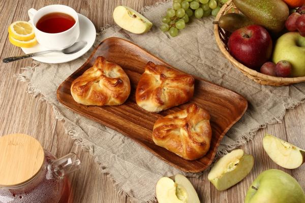 Пирожок с яблоками